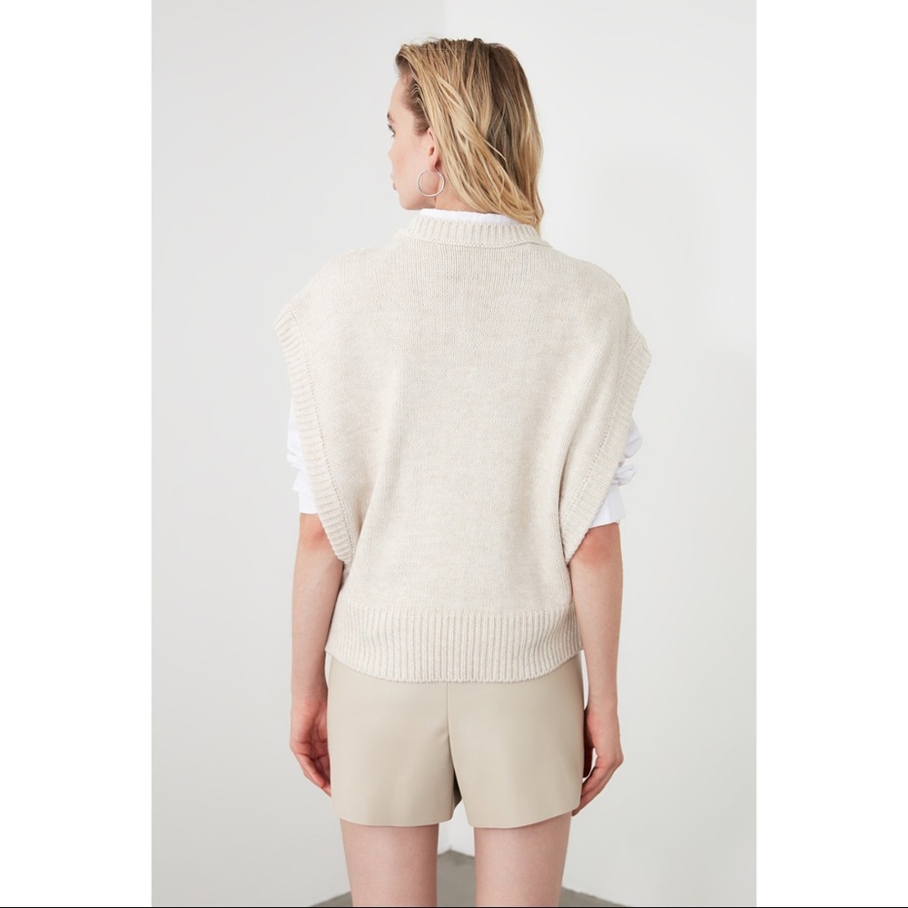 NWT Beige V Neck Woman Knitwear Sweater Medium - Picture 9 of 11